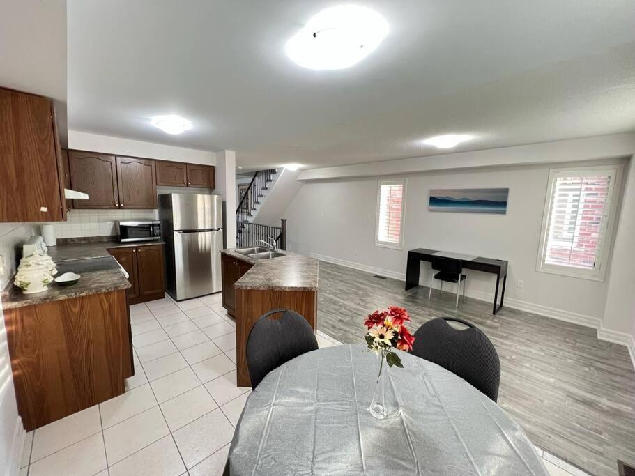 Beautiful Vacation Home Near Toronto Airport Mississauga Eksteriør bilde